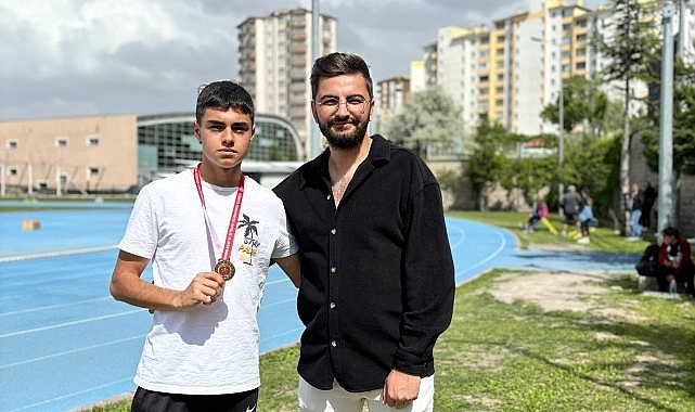 Nevşehir Belediyesi Gençlik ve Spor Kulübü sporcusu Batuhan Ergöz, Kayseri’de gerçekleştirilen U16 – U18 Atletizm Bölgesel Seçme Yarışmalarında bölge şampiyonu oldu