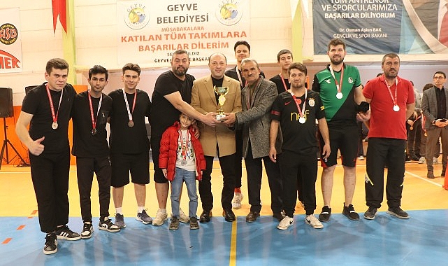 Geyve’de Turnuvanın Şampiyonu Gençlik Merkezi