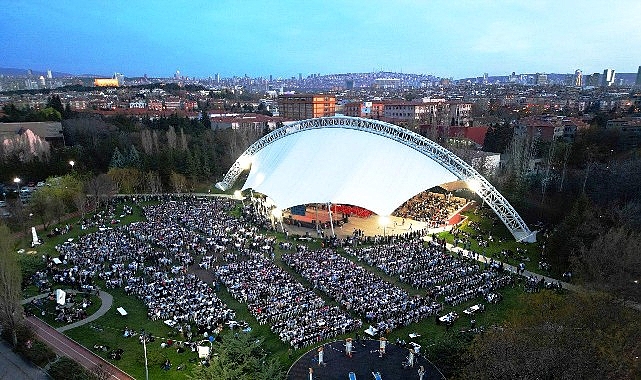 Ankara Üniversitesinde 8 bin öğrenci iftar sofrasında buluştu