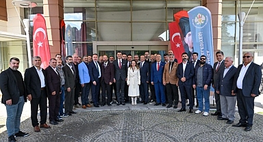 Başkan Zeyrek, Manisa Ağrılılar Derneği üyeleri ile bir araya geldi