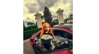 Yepyeni Mercedes-Benz CLA, Roma’daki yıldızlarla dolu dünya prömiyerinde etkileyici bir performans sergiledi