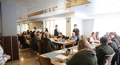 Akıncılar Huzurevi Sakinleri Liseli Aşçılarla Yemek Yarışması Yaptı