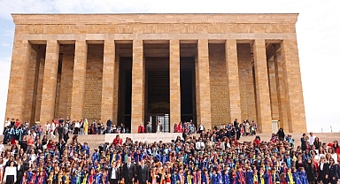 Çankayalı Minik Mezunlar Atasının Huzurunda