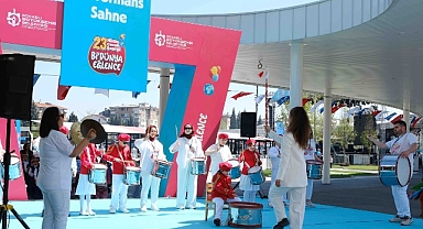 “Arı Maya” Kocaelili minikler için sahnede