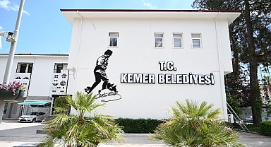 Atatürk’ün Kocatepe silüeti Kemer Belediye binasında