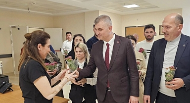 Başkan Sezer’den Hemşirelere Sürpriz Kutlama