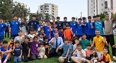 Başkan Özyiğit, çocukların hala saha talebini geri çevirmedi