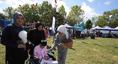 Beyaz Kalpler öğrencilerinden örnek davranış