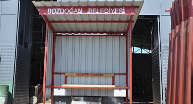 Bozdoğan Belediyesi Bankları ve Durakları Kendi İmkânlarıyla Üretiyor Tasarruf Belediyeciliği ile Kaynaklar Daha Etkin Kullanılıyor