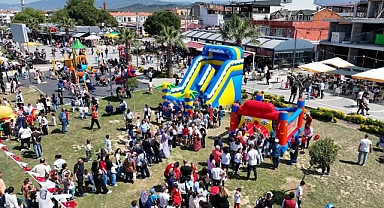 Burhaniye’de çocuklar bayramlarını gönüllerince yaşadı