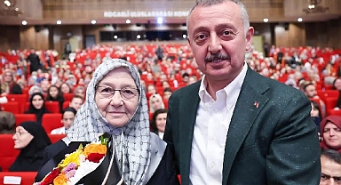Büyükakın’dan annesine çiçekli kutlama