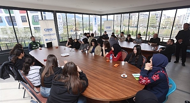 Canik Belediyesi, Bağımlılık ve Bağımlılıkla Mücadele Semineri gerçekleştirdi.