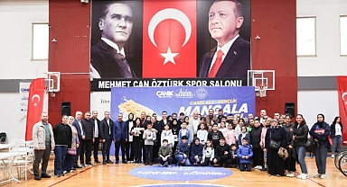 Canik Belediyesi’nin ilçede düzenlediği Canik Aile Gençlik Mangala Turnuvası büyük heyecana sahne oldu.