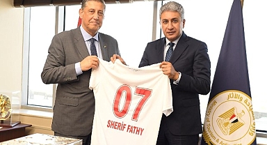 Corendon Airlines Yönetim Kurulu Başkanı Yıldıray Karaer, Mısır’ın Turizm ve Sivil Havacılık Bakanları ile bir araya geldi