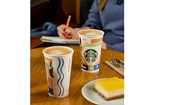 Cup Design Yarışmasının Birincisi Mavisu Demirağ’ın Tasarımı İkonik Starbucks Bardaklarında