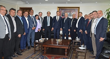 Deniz Yücel’e esnaftan sıcak karşılama