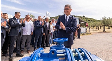 Dikili’de toprak suyla buluştu, üretici bayram sevinci yaşadı