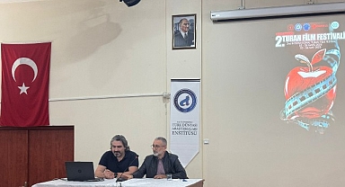 Ege Üniversitesi 2. Uluslararası Turan Film Festivalinde sahne genç yönetmenlerin
