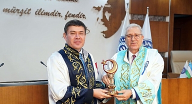 Ege Üniversitesi, Özbekistan Yükseköğretim Kurulu Başkanı Prof. Dr. Odil Abdurakhmanov’a ‘Fahri Doktora’ unvanı verdi