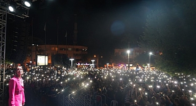 Fener Alayı ve Hande Ünsal Konserine Yoğun İlgi