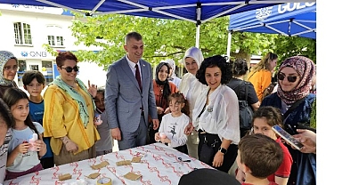 Gölcüklü Çocuklar elleriyle Annelerine Hediye Yaptı