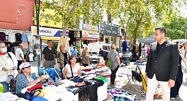 Çiğli’de dayanışma ve sürdürülebilirlik buluştu: 2. El eşya ve kıyafet kermesi yoğun ilgi gördü