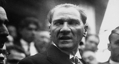 “Karanlıkta Akan Bir Yıldız: Mustafa Kemal Atatürk”