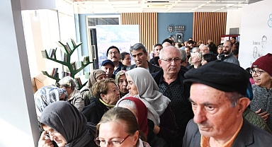 Kitapseverler Osmangazi Belediyesi’nin standında kuyruklar oluşturdu