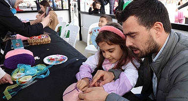 KO-MEK’te 23 Nisan coşkusu renkli şapkalara yansıdı