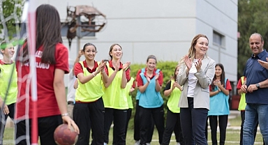 Konak’ta gençliğin ışığı sporun gücüyle parladı: Gençlik Spor Fest’te buluştu