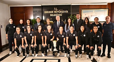 Kupa Mansur Başkan’ın Ellerinde