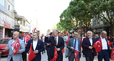 İnegöl’de 23 Nisan coşkusu sokaklara taştı