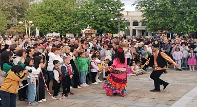 Nilüfer Belediyesi Halk Dansları Topluluğu Bulgaristan’da alkışları topladı