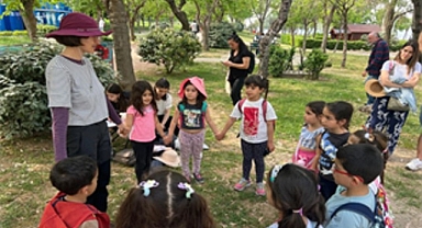 Çocuklar, ormanda keşif ve masal yolculuğunda buluşuyor