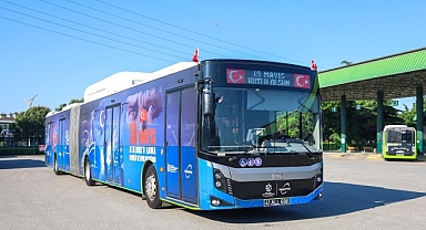 Otobüs ve tramvaylar 19 Mayıs’a özel giydirildi