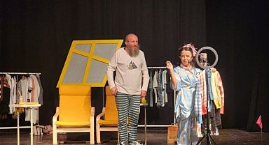 “Parça Tesirli Pazarlar” Gölcük’te Kahkaha Dolu Bir Gece Yaşattı