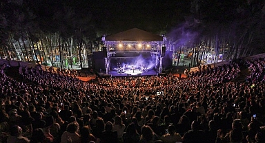 Paribu sponsorluğunda 2025 sezonu Açıkhava Konserleri başladı