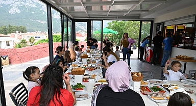 Öğretmenlerden Tepe Parkı’nda Anneler Günü etkinliği