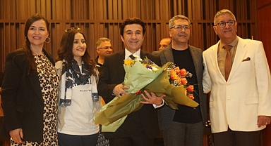 Ses Sanatçısı Mehmet Şafak, Ege Üniversitesinde kulakların pasını sildi