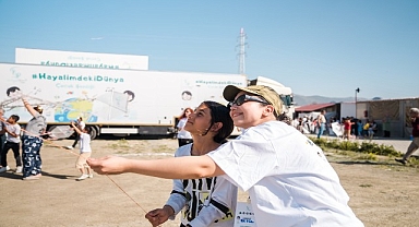 SosyalBen Vakfı, Çocukların Bayramını “Hayalimdeki Dünya” Sahnesiyle Kutladı
