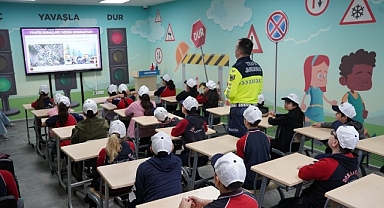Trafik Eğitim Parkı’nda Türk bayrağıyla renkli kutlama