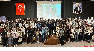 Uzmanından Sosyal Medya Uyarısı: Normal Duygu Döngüsünü Bozuyor