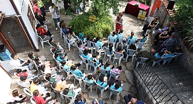 Yazar Karamuti Misi Yazıevi’nde öğrencilerle söyleşi yaptı