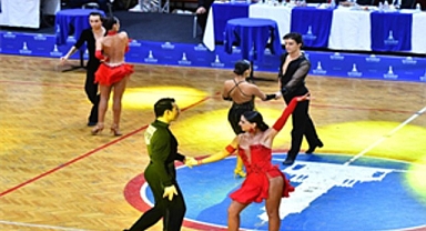 İzmir’de dansçıların kıyasıya rekabeti