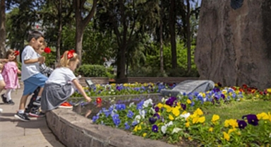 İzmirli annelere en özel kutlama