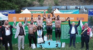 Çalı’da başpehlivan Mehmet Yeşil Yeşil oldu