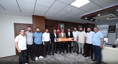 Şampiyon Darıca Türkeli, Başkan Büyükakın’a geldi