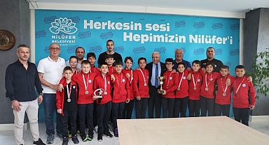 Başkan Şadi Özdemir başarılı sporcuları ağırladı