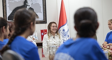 Başkan Mutlu şampiyon kızları ağırladı: Sizinle gurur duyuyoruz