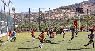Bayraklı’da anlamlı turnuva: ‘Ferdi Zeyrek’ U-12 Cup futbol turnuvası başlıyor!